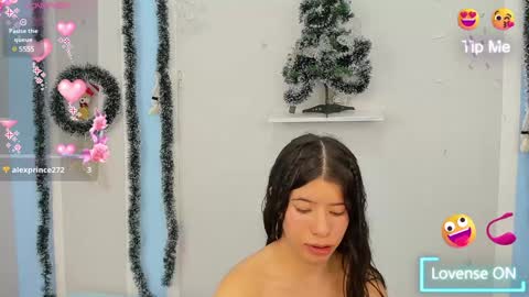 Snapshot of meganqueen2 chatting on December 3, 11:24 pm Megan Queen online show from December 3, 11:24 pm