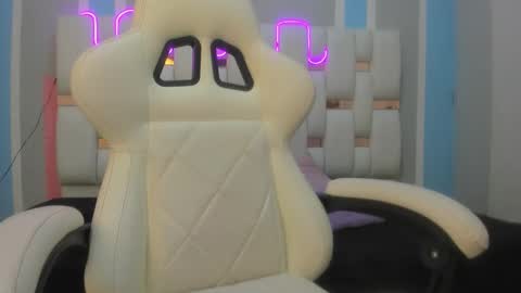 Megan Queen online show from January 9, 12:30 pm