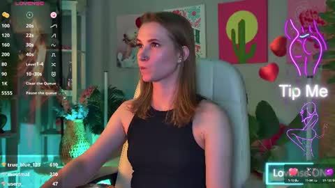 Snapshot of meganrodgers chatting on June 11, 12:43 am megan online show from June 11, 12:43 am