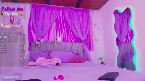 Snapshot of meganrouss7 chatting on October 12, 11:53 am Megan online show from October 12, 11:53 am