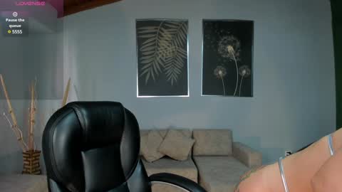 Snapshot of meganscottx chatting on December 3, 7:44 pm Megan online show from December 3, 7:44 pm