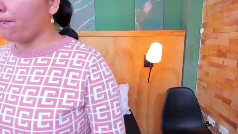 Snapshot of megansumer chatting on June 5, 12:11 pm Megan online show from June 5, 12:11 pm