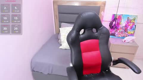 Snapshot of meganzarick chatting on November 6, 3:07 am M E G A N online show from November 6, 3:07 am