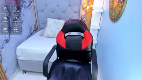 Snapshot of meganzarick chatting on November 12, 3:29 am M E G A N online show from November 12, 3:29 am