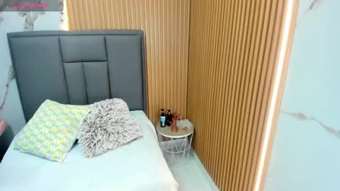 Snapshot of meganzarick chatting on November 22, 3:16 am M E G A N online show from November 22, 3:16 am