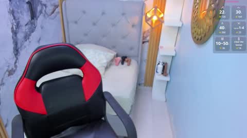 Snapshot of meganzarick chatting on November 26, 3:18 am M E G A N online show from November 26, 3:18 am