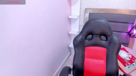 Snapshot of meganzarick chatting on December 19, 3:02 am M E G A N online show from December 19, 3:02 am