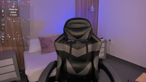 M E G A R A  online show from November 1, 2:13 am