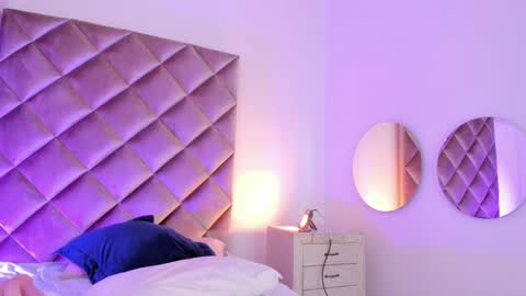 Snapshot of megaraowen_ chatting on January 16, 8:00 am M E G A R A online show from January 16, 8:00 am