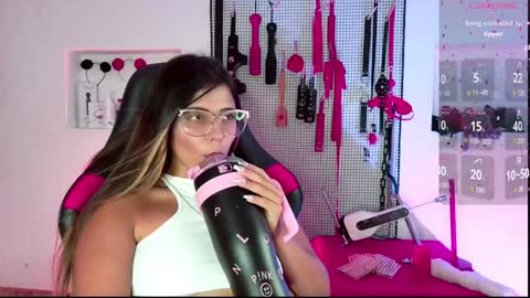 Snapshot of meggan_greey chatting on February 5, 8:46 pm Your best slave online show from February 5, 8:46 pm