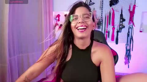 Snapshot of meggan_greey chatting on September 23, 10:02 pm Your best slave online show from September 23, 10:02 pm