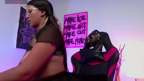 Snapshot of meggan_greey chatting on October 30, 3:46 pm Your best slave online show from October 30, 3:46 pm