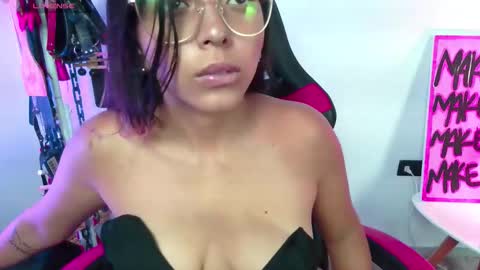 Snapshot of meggan_greey chatting on November 14, 4:38 pm Your best slave online show from November 14, 4:38 pm