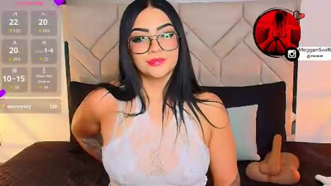 Snapshot of megganswift_ chatting on June 23, 9:46 pm Megan 3 online show from June 23, 9:46 pm