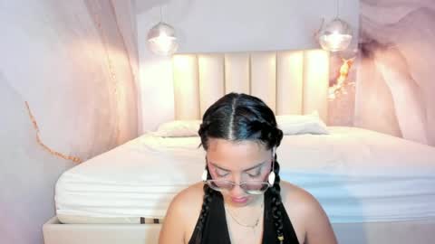 MEGGY MAE online show from April 30, 12:00 pm