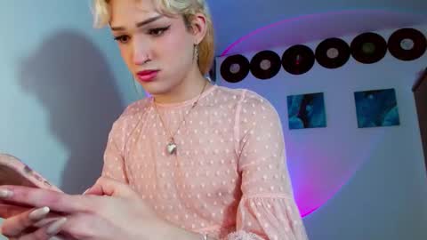 Snapshot of meghan_devil_ chatting on February 15, 7:51 am meghan_devil_ online show from February 15, 7:51 am