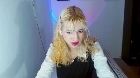 Snapshot of meghan_devil_ chatting on March 5, 7:59 am meghan_devil_ online show from March 5, 7:59 am
