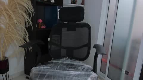 Snapshot of meghan_falcon chatting on December 4, 3:32 pm Meghan online show from December 4, 3:32 pm