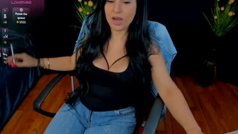 Miss Meghan or MM    online show from December 14, 6:34 pm