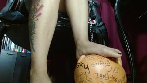 Snapshot of megoddessara chatting on June 29, 8:53 pm Goddess Sara online show from June 29, 8:53 pm