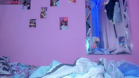 Snapshot of mejialuisa0142 chatting on February 23, 5:45 am Luisa online show from February 23, 5:45 am