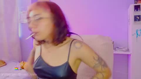 Snapshot of mel_dahlia chatting on July 7, 10:47 pm Melissa - - Please help me to reach 100 thumbs up online show from July 7, 10:47 pm