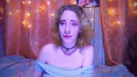 Snapshot of mel_mellie chatting on December 20, 6:45 pm Mel Mellie online show from December 20, 6:45 pm