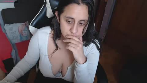 Snapshot of mel_raise chatting on May 19, 2:23 pm mel raise online show from May 19, 2:23 pm