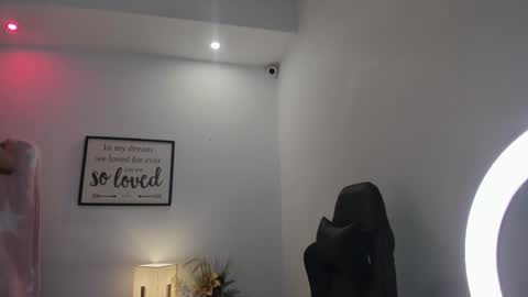 melan_owen online show from March 7, 10:56 am