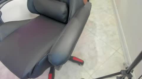 Snapshot of melan_owen chatting on May 8, 11:04 am melan_owen online show from May 8, 11:04 am