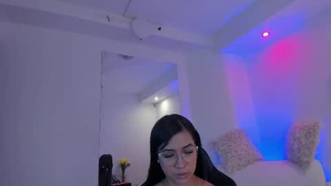 Snapshot of melan_owen chatting on July 11, 2:53 pm melan_owen online show from July 11, 2:53 pm
