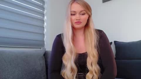 Melania online show from November 22, 11:42 am