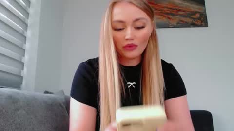 Melania online show from May 9, 11:37 am