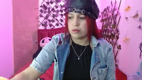 Snapshot of melani_cute01 chatting on November 11, 12:43 am melani_cute01 online show from November 11, 12:43 am