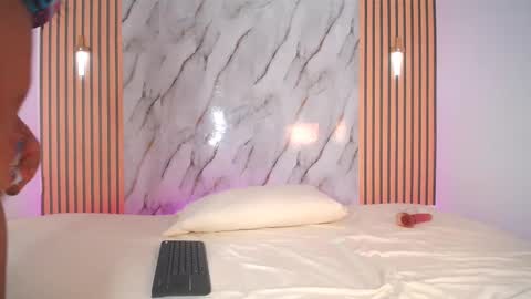 Melani eli online show from October 10, 1:54 pm