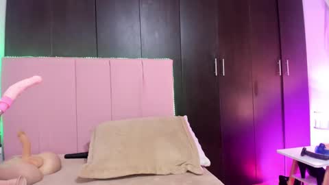 Snapshot of melani_xc chatting on December 14, 2:42 pm MELANI - online show from December 14, 2:42 pm