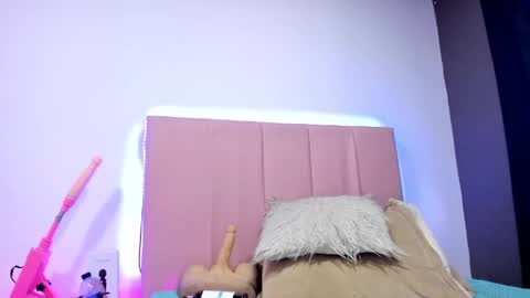 Snapshot of melani_xc chatting on February 17, 8:58 pm MELANI - online show from February 17, 8:58 pm