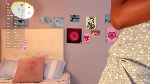 Snapshot of melania_rousse chatting on July 30, 2:21 am melania_rousse online show from July 30, 2:21 am