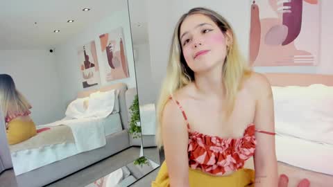 Snapshot of melanie__5 chatting on February 3, 5:18 am Melanie Baez online show from February 3, 5:18 am