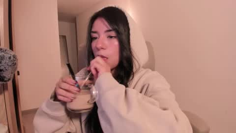 Snapshot of melanie_owo chatting on January 6, 1:42 am Melanie online show from January 6, 1:42 am