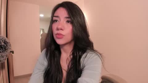 Snapshot of melanie_owo chatting on January 8, 2:25 am Melanie online show from January 8, 2:25 am