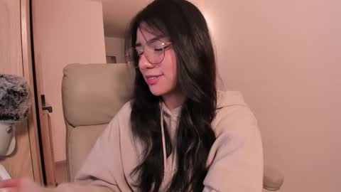 Snapshot of melanie_owo chatting on January 15, 12:04 am Melanie online show from January 15, 12:04 am