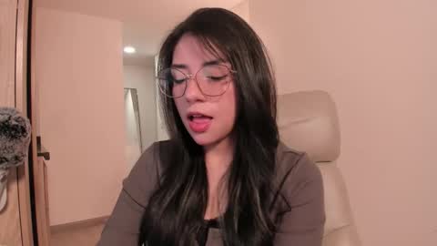 Snapshot of melanie_owo chatting on January 15, 11:41 pm Melanie online show from January 15, 11:41 pm