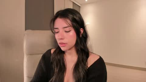 Snapshot of melanie_owo chatting on April 1, 12:11 am Melanie online show from April 1, 12:11 am