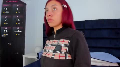 Melanie roux  online show from February 17, 12:45 pm