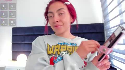 Melanie roux  online show from March 4, 12:11 pm