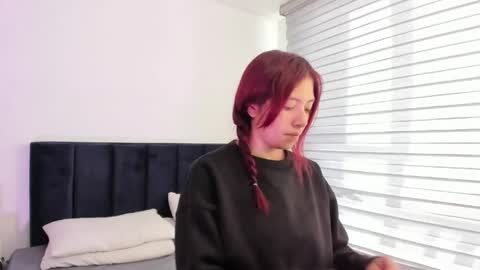 Snapshot of melanie_roux_ chatting on June 2, 12:29 pm Melanie roux online show from June 2, 12:29 pm