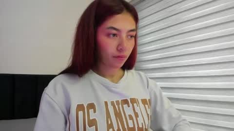 Snapshot of melanie_roux_ chatting on June 8, 12:27 pm Melanie roux online show from June 8, 12:27 pm