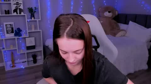 MelanieAlves online show from April 29, 5:30 pm