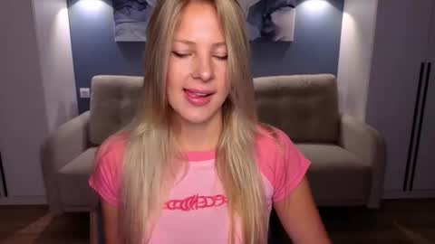 Snapshot of melaniebennett chatting on September 25, 6:28 am Melanie Bennett online show from September 25, 6:28 am